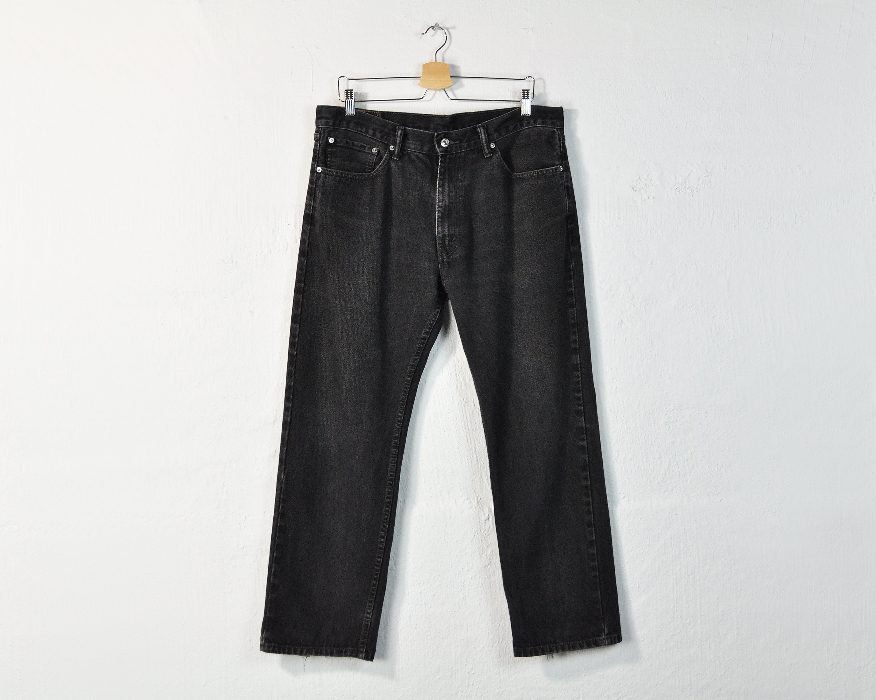 black levi jeans