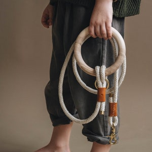 Dog Leash: Hemp Rope & Rich Brown Leather, A Blend of Nature's Elegance - ASH Timbered Traction