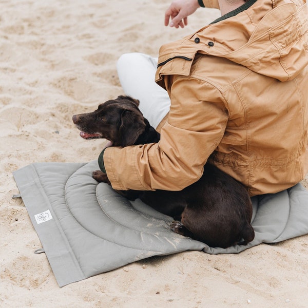 Lightweight dog travel mat, dog travel blanket, water repellent travel blanket, portable dog travel blanket, dirt repellent, portable mat