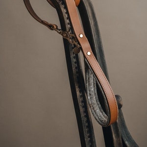 Wool Padded Short Leather Leash: Premium Brown Leather, Robust Elegance for the Urban Dog - HITCH Rustic Trailblazer