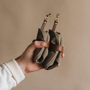 Cuenco de viaje plegable para perros, cuenco de agua para perros de lona encerada, cuenco de agua plegable para perros, cuenco de viaje hecho de lona encerada, regalos para perros / Melo