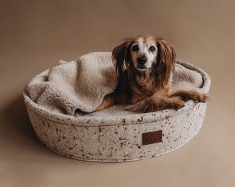 Modern Dog Bed - Cozy Wool Felt & Waxed Canvas, Hooded Pillow for Nesting Dogs, Thoughtful Gift for Dog Owners, Sandy Dunes Beige | HAIN