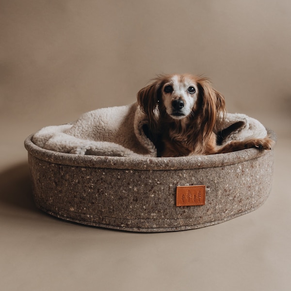 Handgefertigtes Hundebett, Wendekissen aus Wolle & Canvas, Perfekter Ruheplatz für nistende Rassen, Einzigartiges Geschenk für Hundebesitzer, Reiches Erdbraun | Hain