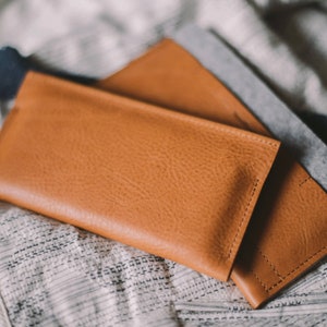 Premium Leather & Felt iPhone 15 Wallet, Card Holder, Preventive Slip-out Closure, Minimalist Design, Refined Aesthetics Carrier image 6