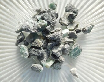 エメラルド ラージ 1インチ未満 パウダーなし 100% クリスタル 愛 幸運