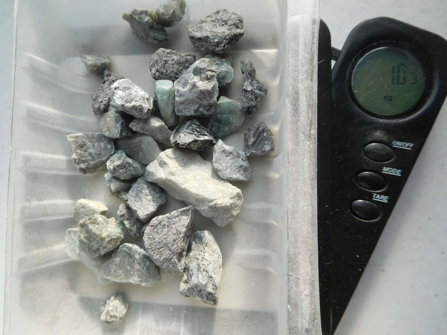 エメラルド ラージ 1インチ未満 パウダーなし 100% クリスタル 愛 幸運