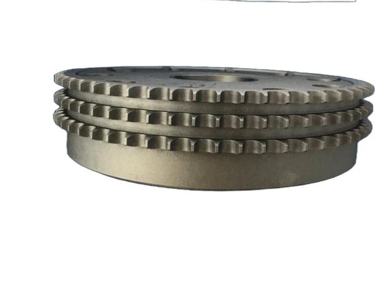 Puede incluir: Un conjunto de tres engranajes met&aacute;licos de color plateado con un borde dentado. Los engranajes est&aacute;n apilados uno encima del otro.