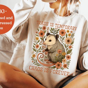 Opossum floral png pour chemise bohème, clipart opossum drôle pour mug, fleurs sauvages Cottagecore rétro pour sublimation de conception, animal vintage mignon