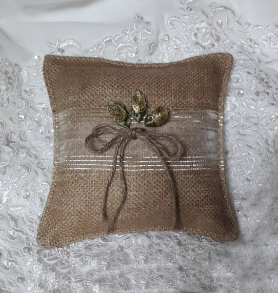 hessian ring cushion