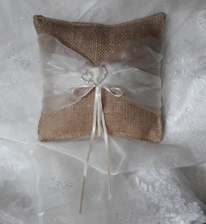 hessian ring cushion