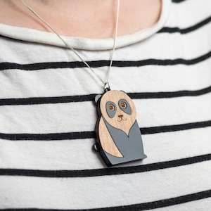Panda Bär Halskette, Tier Anhänger, Holz & Plexiglas Halskette, Panda Geschenk für Sie, Weihnachtsstrumpffüller Geschenk, Panda Schmuck