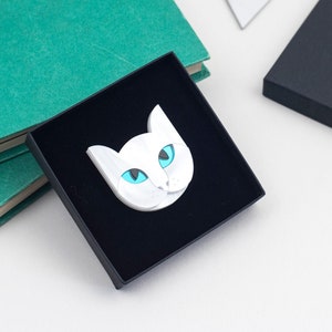 White Cat Brooch in Lasercut Acrylic, Statement animal pet pin badge, Kitten booch, Cat Gift, Cat lover gift for her, Valentine Gift image 1