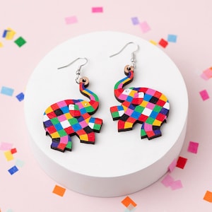 Boucles d'oreilles Elmer l'éléphant, pendants d'oreilles en bois de cerisier, personnage de livre pour enfants, produit officiel, bijoux Elmer, cadeau pour enseignant