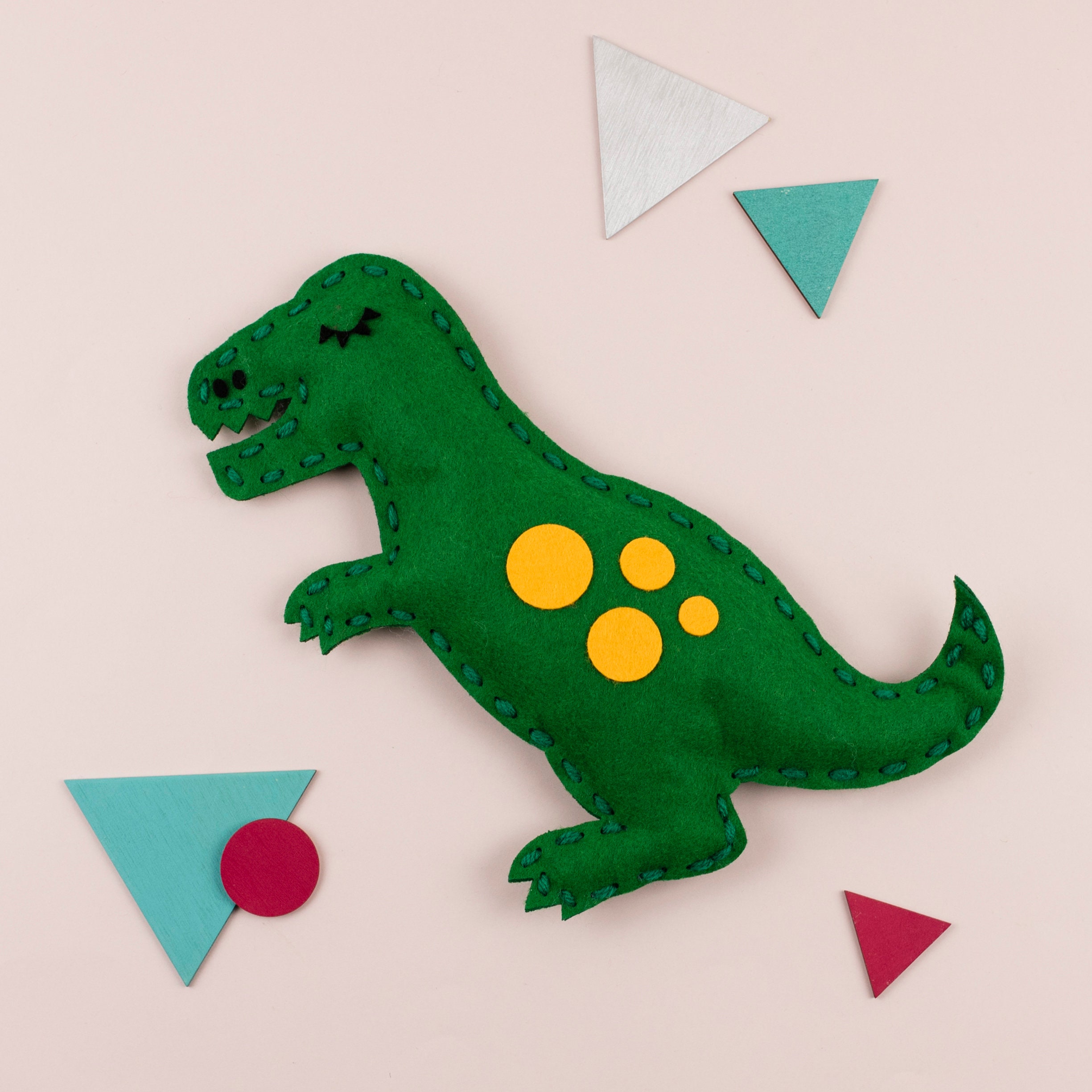 Kit Couture Enfant 14 Pièces - Dinosaures En Feutre à Coudre DIY - Aiguille Sûre - Loisir Créatif Pour Enfants Dès 6 Ans