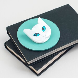 White Cat Brooch in Lasercut Acrylic, Statement animal pet pin badge, Kitten booch, Cat Gift, Cat lover gift for her, Valentine Gift image 3