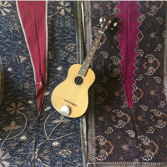 Vintage Old Indonesian Hand Drawn Shawl Banyumasan