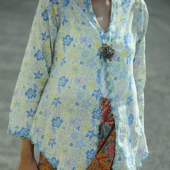 Vintage Indonedian Kebaya in Colorful Flowers Moti