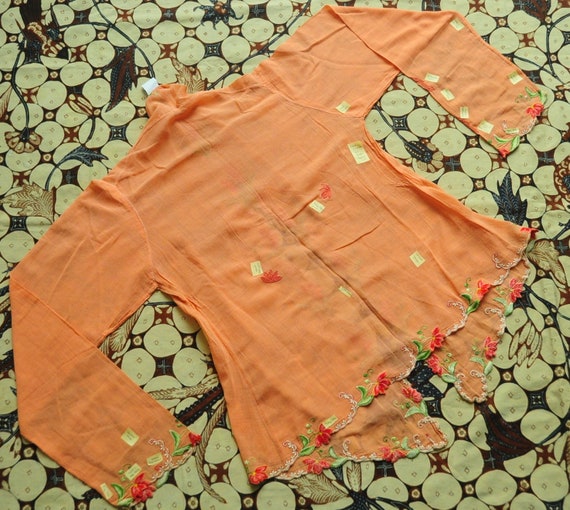 Vintage Orange Indonesian Kebaya with Floral Embr… - image 3