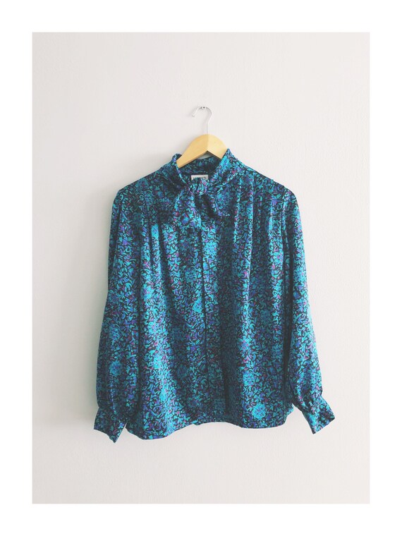 Secretary 1980s Tie Collar Blouse