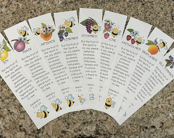Os marcadores prontos para imprimir da Fruit of the Spirit Bees incluem coloridos e coloridos - NOVO!