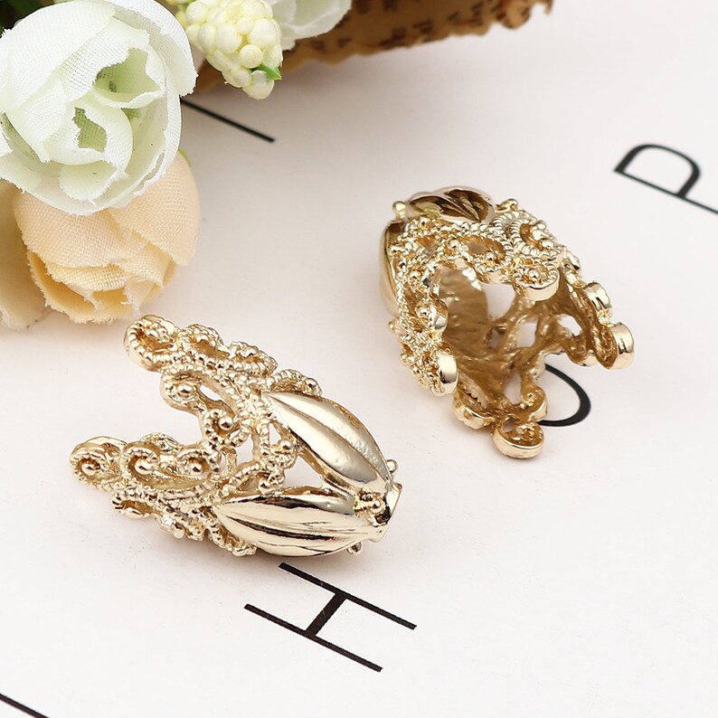 QTY 2 or 4 Gold Findings A103 Gold Plated Bead Cap Large Victorian End Cap 30 x 20mm Filigree Fast Ship USA Sari Silk Tassel Necklace