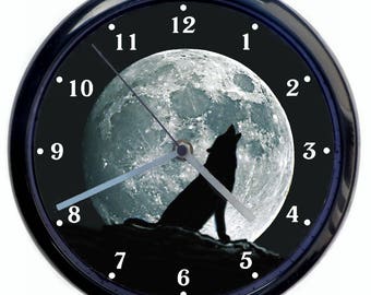 Grande horloge murale noire Loup hurlant