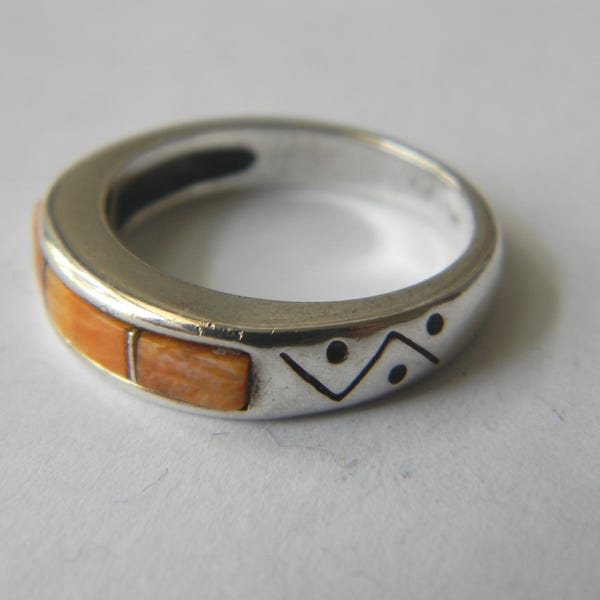 Anillo apilable Waldeck Johnson Navajo con incrustaciones de ostra espinosa, plata de ley 925, talla 5