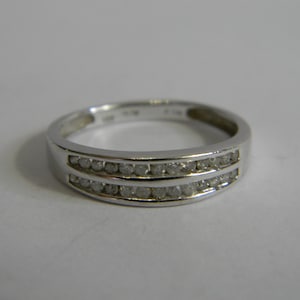 Alianza de bodas de oro blanco de 10 quilates con diamantes: anillo de eternidad de dos filas, talla 7.5