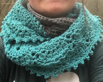 Lacy Fans Extra Large Cowl