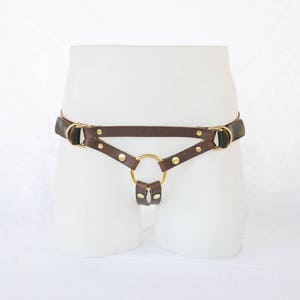 Handmade Leather Strap On Harness The Camryn in Oak imagem 3