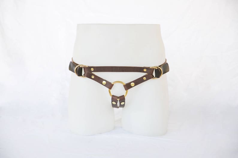 Handmade Leather Strap On Harness The Camryn in Oak imagem 3