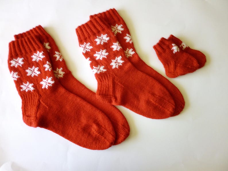 Family matching.Family socks. Three pairs of socks. For dad, mom and baby. Knitted socks. Woolen warm socks. image 2