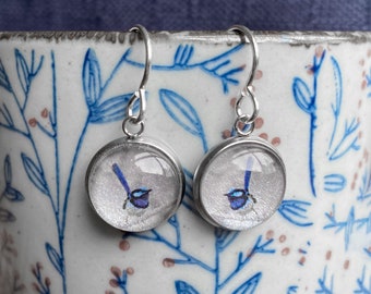 Pendientes colgantes de pájaro azul - Magníficos pendientes colgantes de reyezuelo hada - Joyería ecológica - Hechos a mano en Australia
