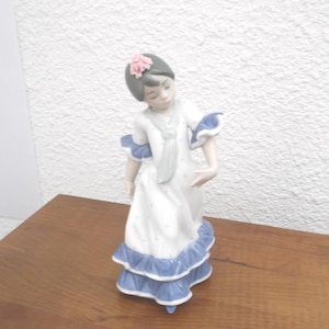 Lladro, Juanita Flamenco Dancer (Bailaorita Brazos Abajo)  ( boxed)