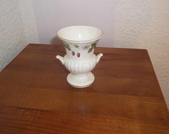 Wedgwood: kleine urnvaas 'Strawberry'