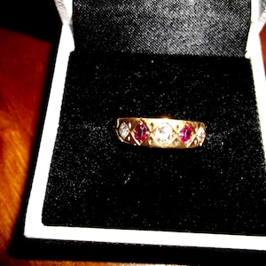 Antique (1900) 18ct yellow gold diamond and ruby ring