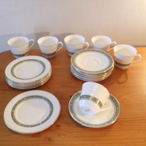 Royal Doulton Rondelay 6 x tea trios of cup, saucer and plate