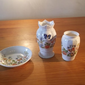 Aynsley Cottage Garden - 2 small vases and a pin dish