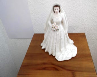 Royal Worcester figurine, Her Majesty Queen Elizabeth II Diamond Wedding Anniversary