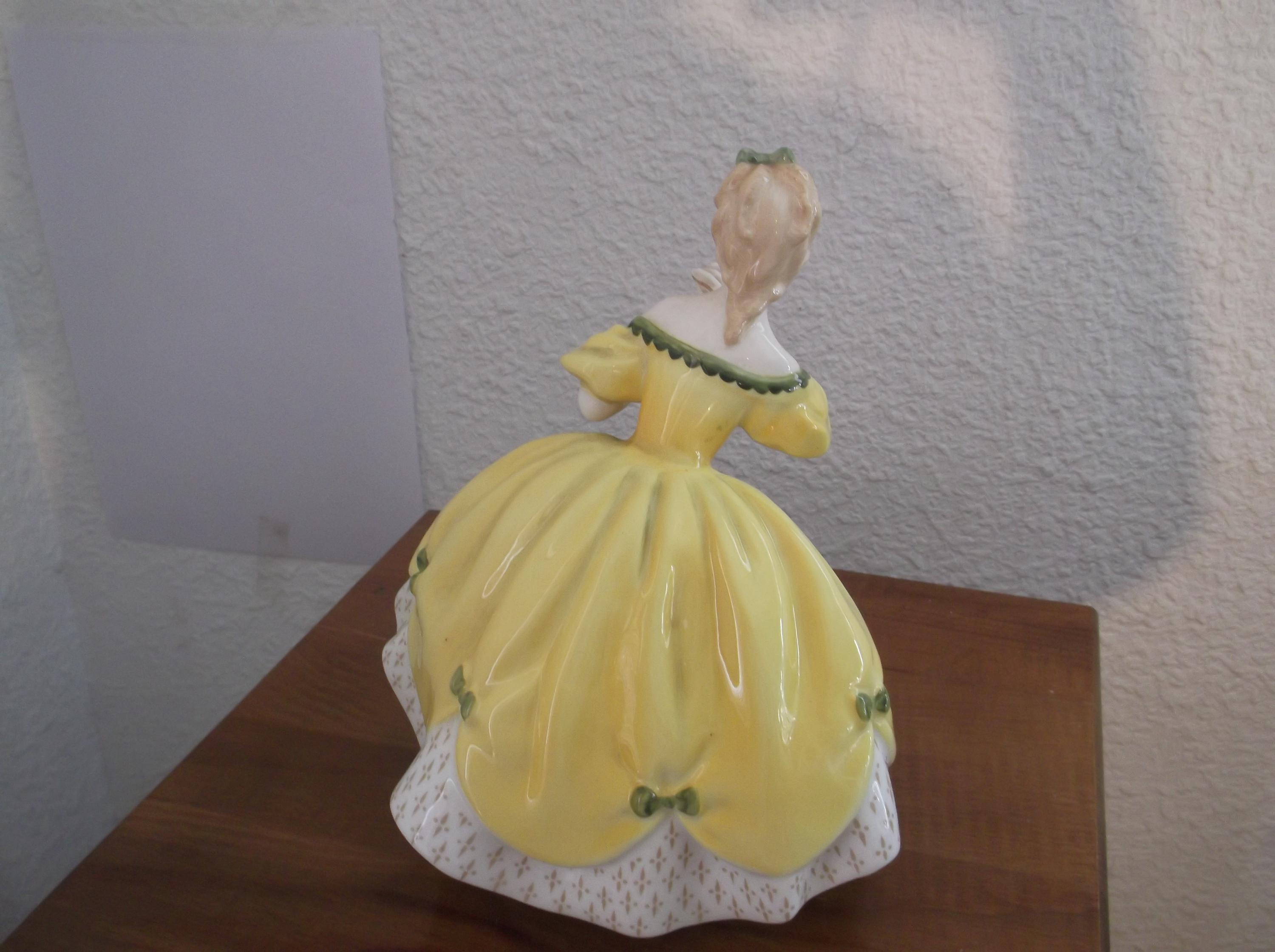 Royal Doulton Figurine: the Last Waltz HN 2316 - Etsy Canada