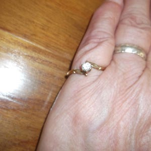 Vintage 9ct yellow gold Cubic Zirconia ring