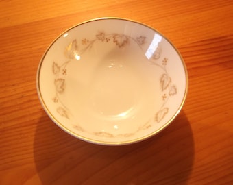 Plato para cereales o frutas poco profundo Noritake Ivory China Goldivy
