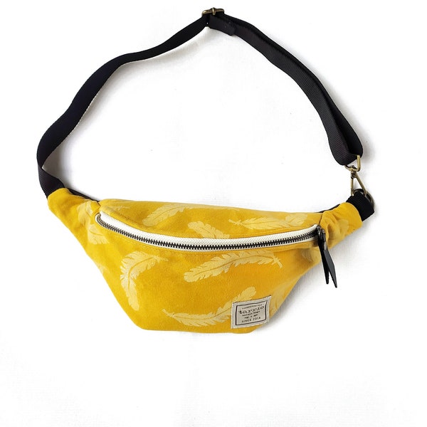 Fanny pack "Feather" made of cotton canvas and leather. Feather bag. Printed by hand. Mustard and white. Belt bag. Bumbag. Fabric fanny pack