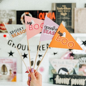 Halloween Flag Printables // Boo Basket // Halloween Gift Guide // Boo Basket Stuffers // Halloween Printables // Halloween Tags