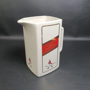 JOHNNIE WALKER | Grand Pichet a eau en céramique blanche pour la marque  de whisky écossais Johnnie WALKER | Barware Lifestyle 2000s