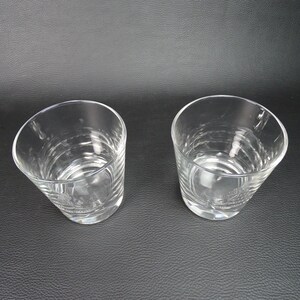 JOHNNIE WALKER | 2 grands  verres a Whisky gravés en relief pour la marque  de whisky écossais Johnnie WALKER