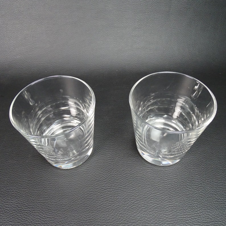 JOHNNIE WALKER | 2 grands  verres a Whisky gravés en relief pour la marque  de whisky écossais Johnnie WALKER