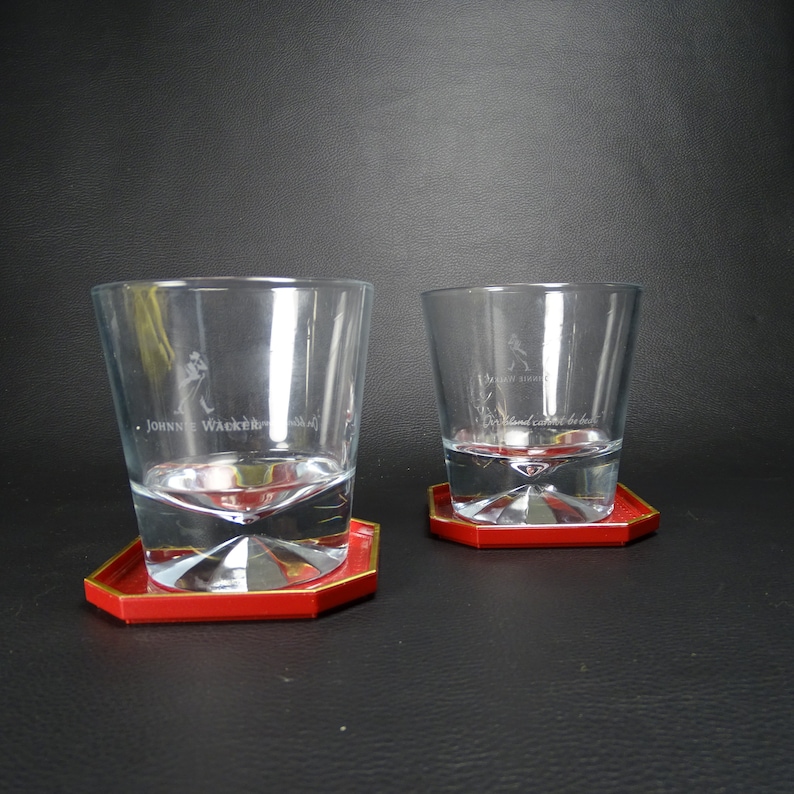 JOHNNIE WALKER | 2 grands  verres a Whisky gravés pour la marque  de whisky écossais Johnnie WALKER