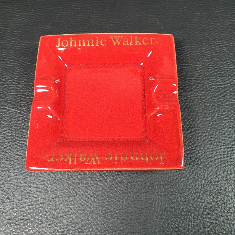 JOHNNIE WALKER | Petit cendrier carré en céramique rouge  publicitaire Whisky Johnnie WALKER Red Label  | Barware Lifestyle 1990