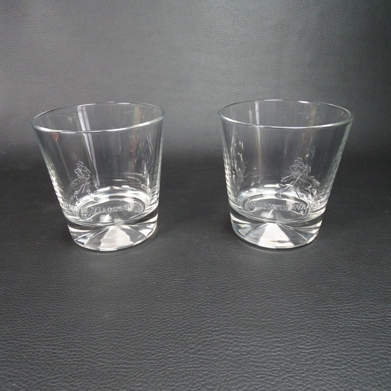 JOHNNIE WALKER | 2 grands  verres a Whisky gravés en relief pour la marque  de whisky écossais Johnnie WALKER